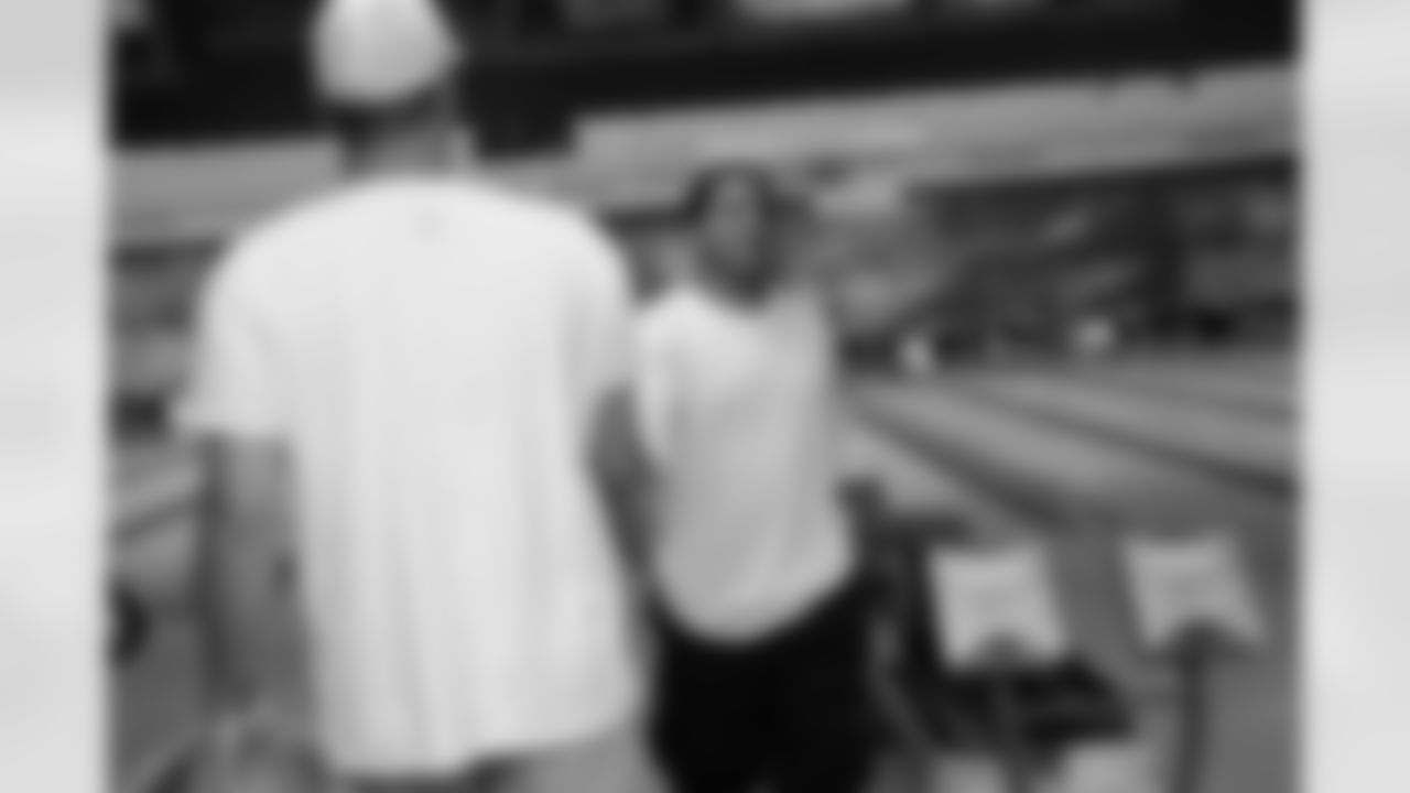 2010_steelers_team_bowling_001