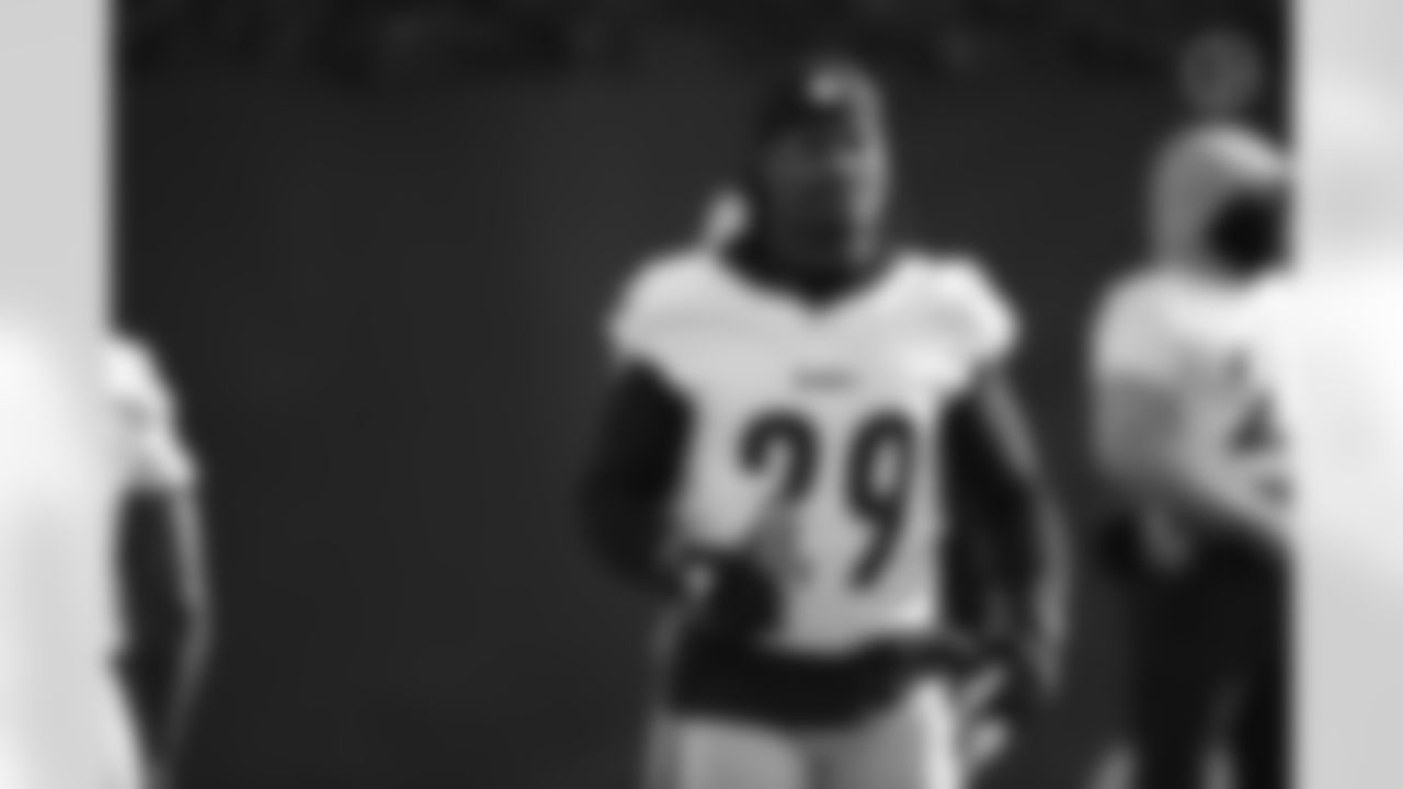 Pittsburgh Steelers running back Kalen Ballage (29) during practice at the UPMC Rooney Sports Complex preparing for a Week 16 matchup against the Kansas City Chiefs, Friday, Dec. 24, 2021 in Pittsburgh, PA. (Karl Roser / Pittsburgh Steelers)