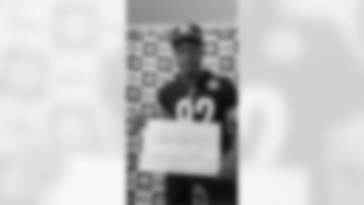 SNUTraditions_HereWeGoSigns_Jan122022729PM_Parris_Phil_97494590_129A808639FA4A23BE2BF8CE93DCA5F4.jpeg_97494590_129A808639FA4A23BE2BF8CE93DCA5F4