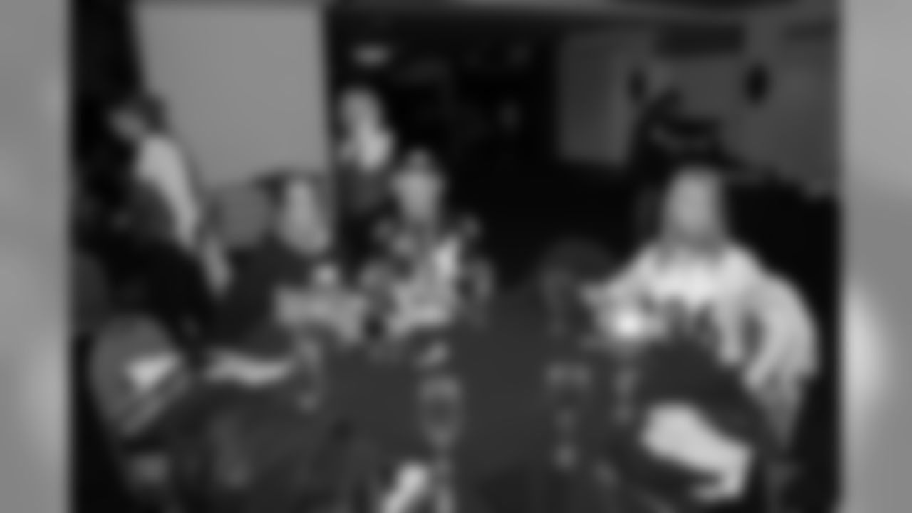 09_Ladies_Night_Out