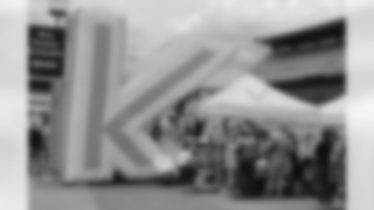 08_DraftDay_HeinzField_dh_34