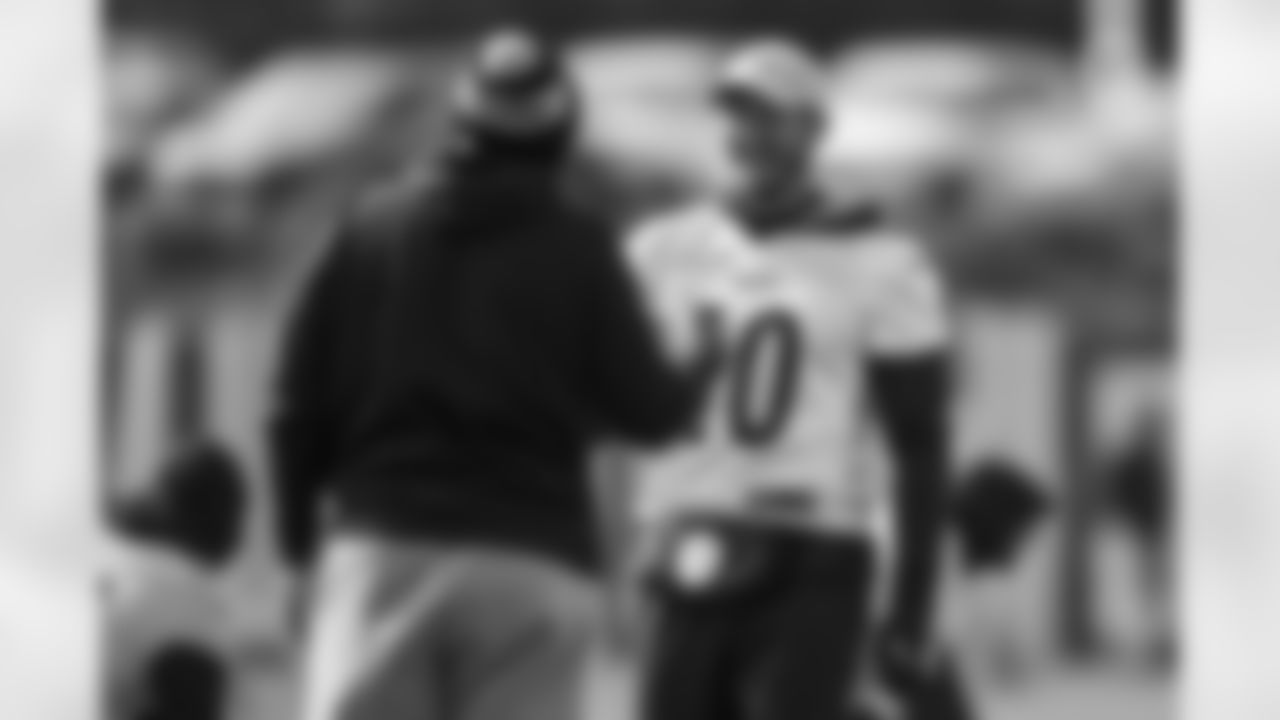 Pittsburgh Steelers quarterback Mitch Trubisky (10) during practice at the UPMC Rooney Sports Complex preparing for a Week 7 matchup against the Miami Dolphins, Thursday, Oct. 20, 2022 in Pittsburgh, PA. (Abigail Dean/ Pittsburgh Steelers)