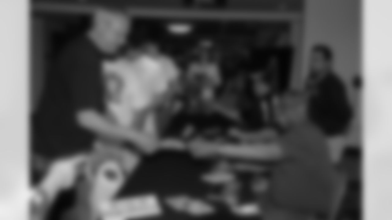 08_DraftDay_HeinzField_dh_123