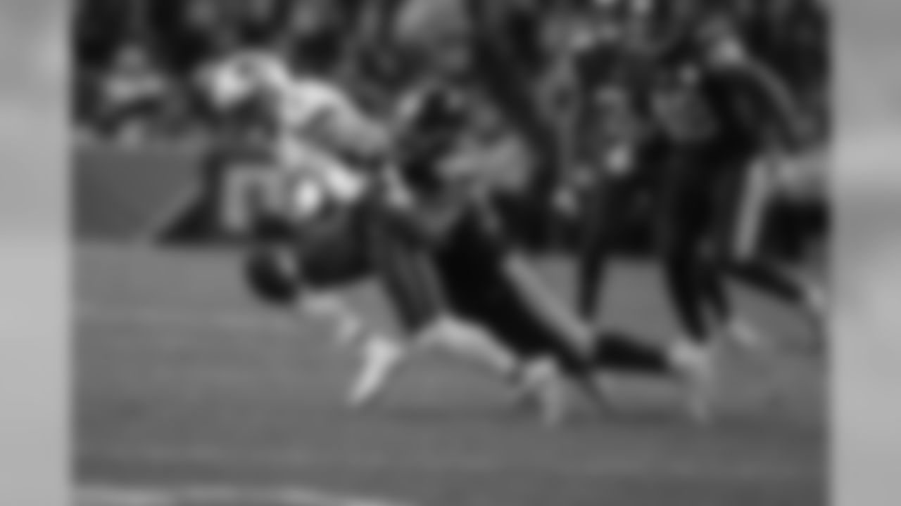 A 2018 Regular Season game between the Pittsburgh Steelers and the New England Patriots on December 16, 2018.