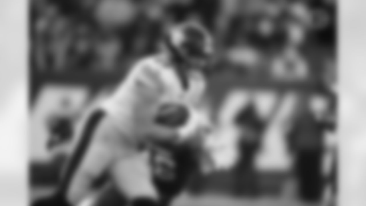 Pittsburgh Steelers tight end Vance McDonald (89) retires