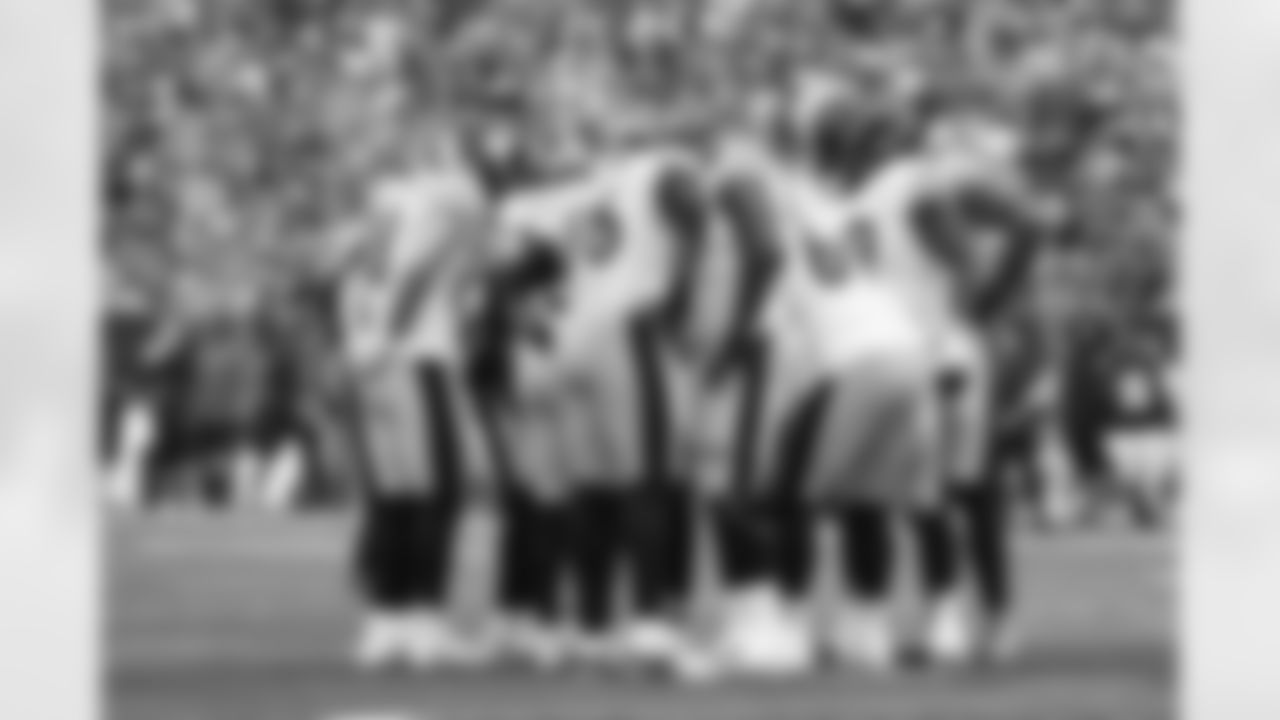 The Pittsburgh Steelers offense during a regular season game between the Pittsburgh Steelers and the Cincinnati Bengals, Sunday, Sept. 11, 2022 in Pittsburgh, PA. (Karl Roser / Pittsburgh Steelers)