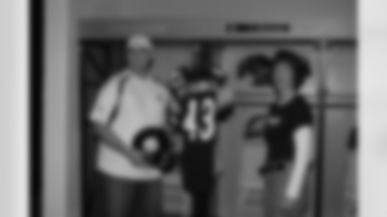 08_DraftDay_HeinzField_dh_165