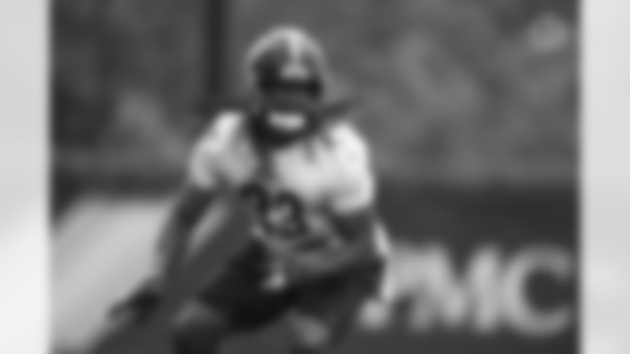 Pittsburgh Steelers running back Trey Edmunds (33) participates in the Organized Team Activities (OTAs), Wednesday June 2, 2021 at the UPMC Rooney Sports Complex. (Karl Roser / Pittsburgh Steelers)