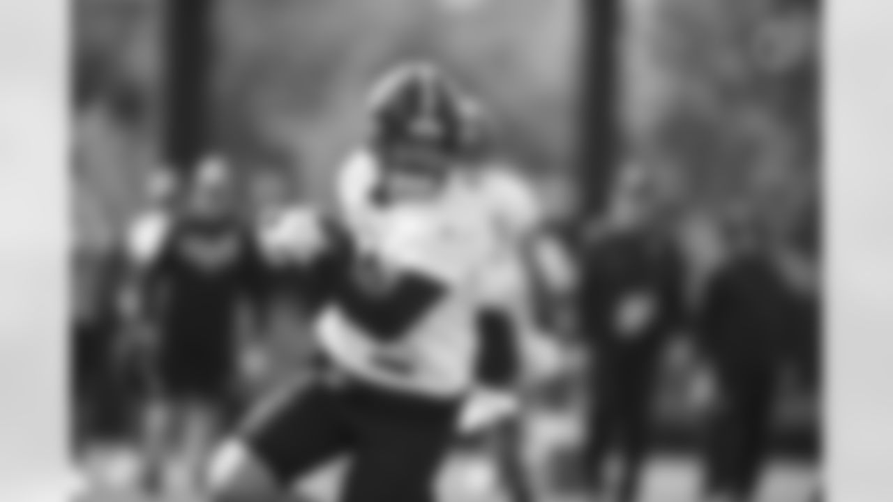 Pittsburgh Steelers tight end Pat Freiermuth (88) practices at the UPMC Rooney Sports Complex during rookie minicamp, Friday, May 14, 2021 in Pittsburgh, PA. (Karl Roser / Pittsburgh Steelers)