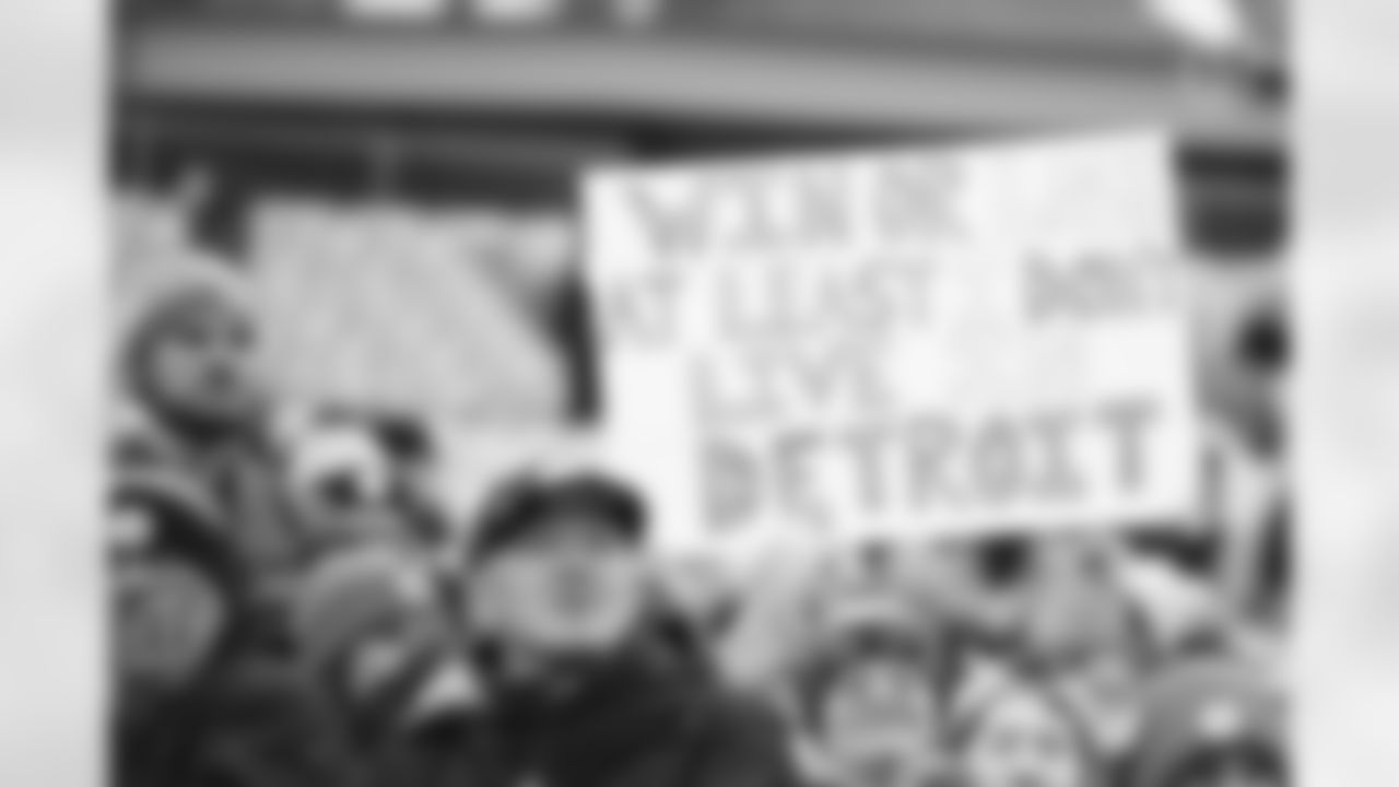 A fan sign during a regular season game between the Pittsburgh Steelers and the Detroit Lions, Sunday, Nov. 14, 2021 in Pittsburgh, PA. The Steelers and the Lions tied in OT 16-16. (Caitlyn Epes / Pittsburgh Steelers)