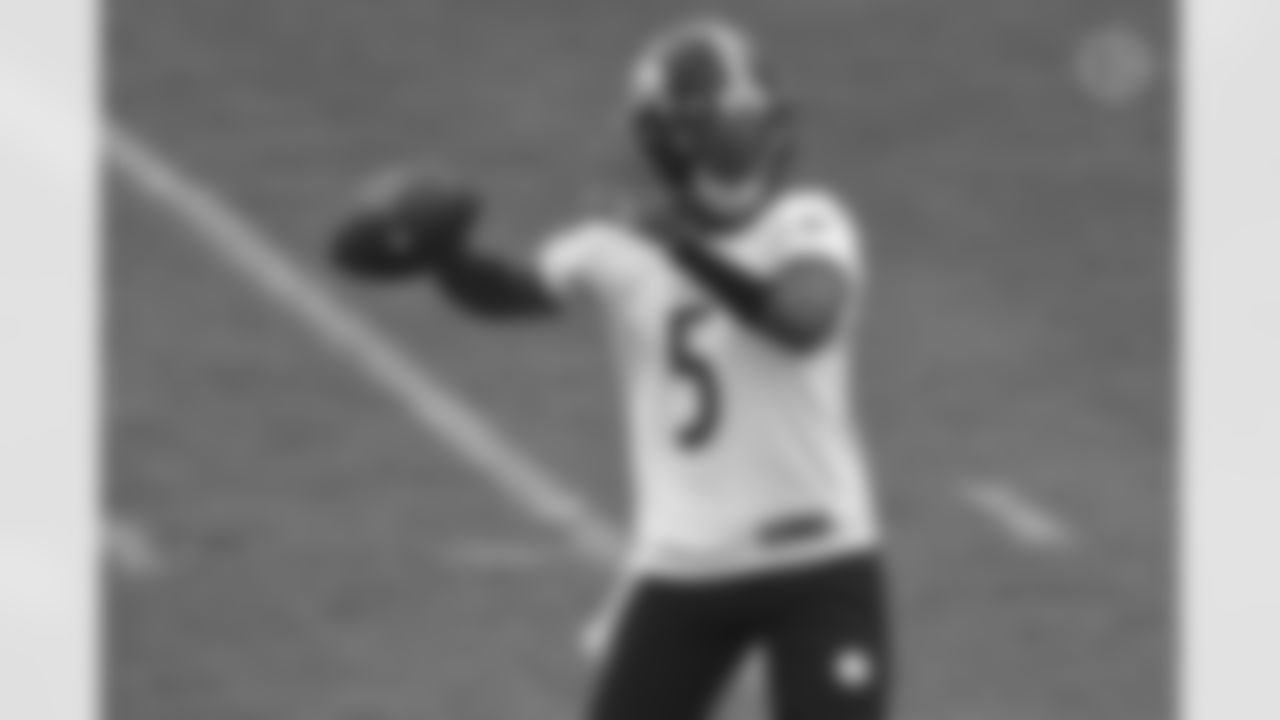 Pittsburgh Steelers quarterback Joshua Dobbs (5) practices at the UPMC Rooney Sports Complex preparing for a Week 1 matchup against the New York Giants, Friday, Sept. 11, 2020 in Pittsburgh, PA. (Caitlyn Epes / Pittsburgh Steelers)
