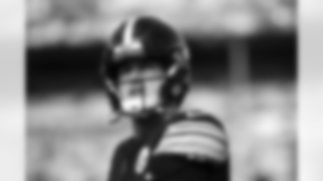 Pittsburgh Steelers quarterback Kenny Pickett (8) during a regular season game between the Pittsburgh Steelers and the Tampa Bay Buccaneers, Sunday, Oct. 16, 2022 in Pittsburgh, PA. (Jared Wickerham / Pittsburgh Steelers)