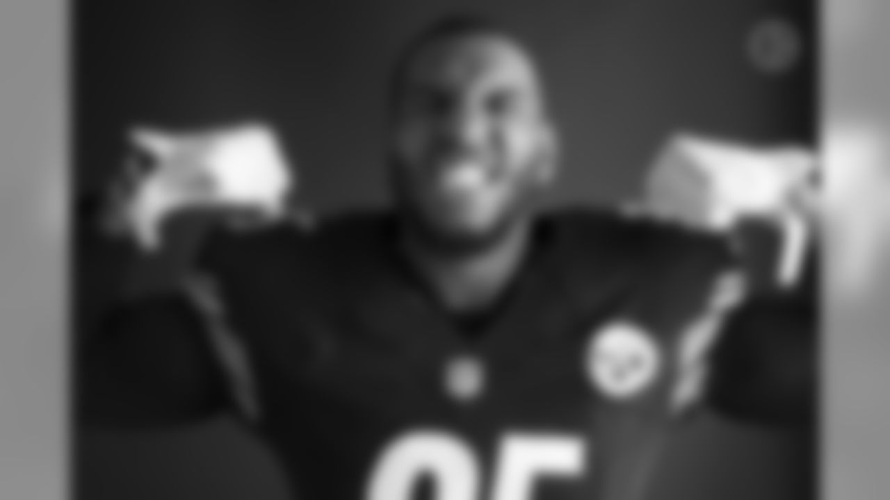 Pittsburgh Steelers tight end Eric Ebron (85) poses for a photo during the Steelers 2020 media day, Wednesday, Aug. 5, 2020 in Pittsburgh, PA. (Karl Roser / Pittsburgh Steelers)