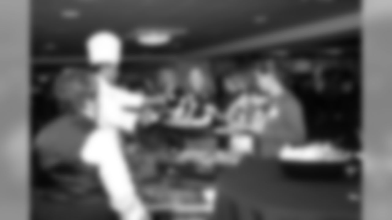 09_Ladies_Night_Out