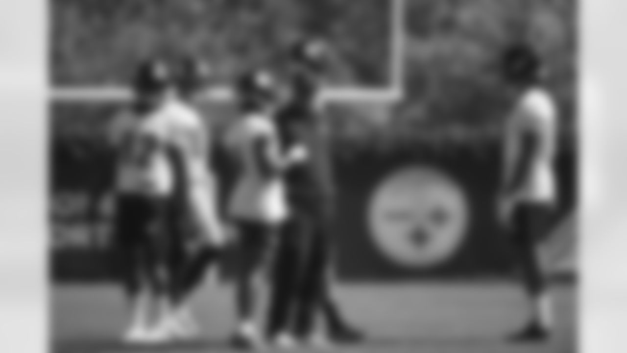 Pittsburgh Steelers Wide Receiver Coach Ike Hilliard and the Pittsburgh Steelers wide receivers practice at the UPMC Rooney Sports Complex preparing for a Week 3 matchup against the Houston Texans, Wednesday, Sept. 23, 2020 in Pittsburgh, PA. (Caitlyn Epes / Pittsburgh Steelers)