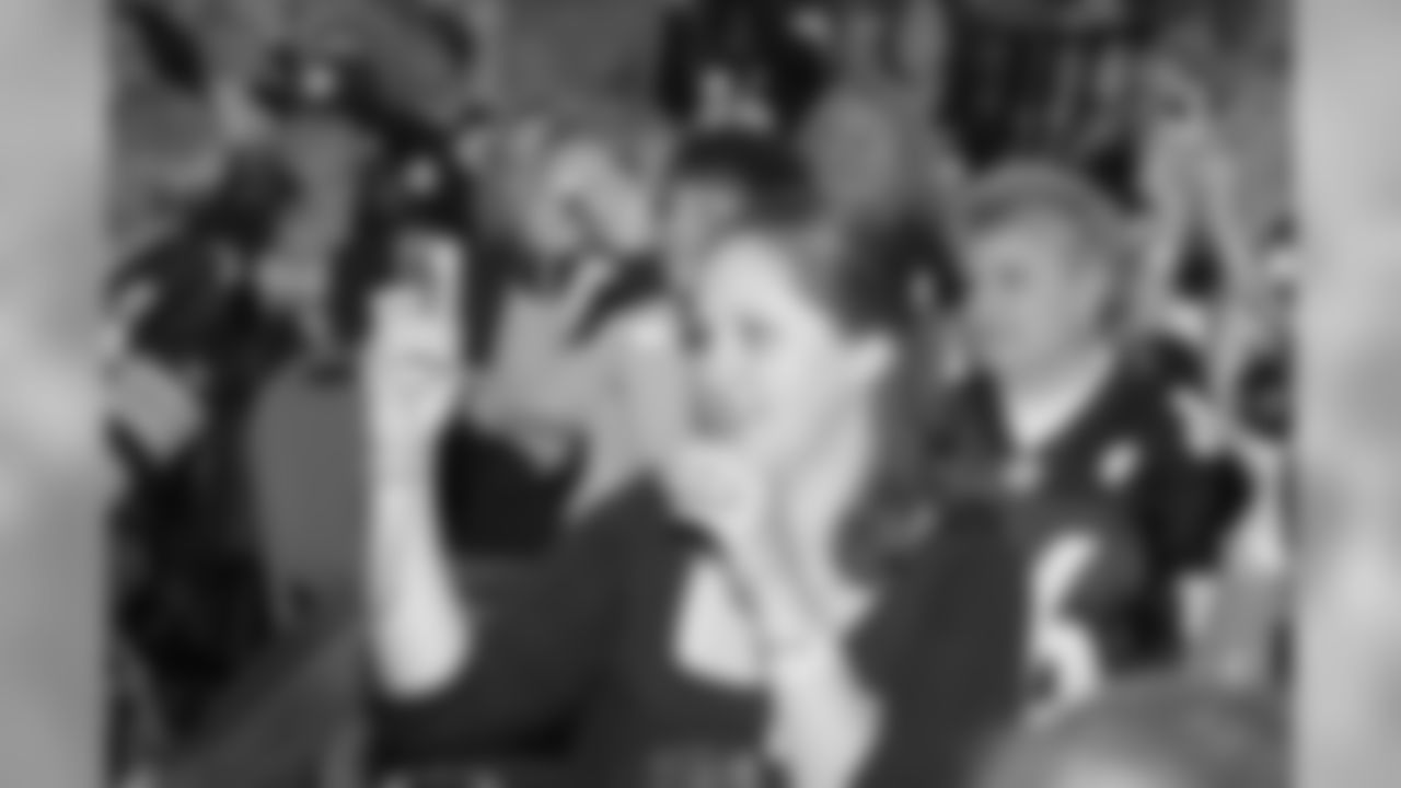 09_Ladies_Night_Out