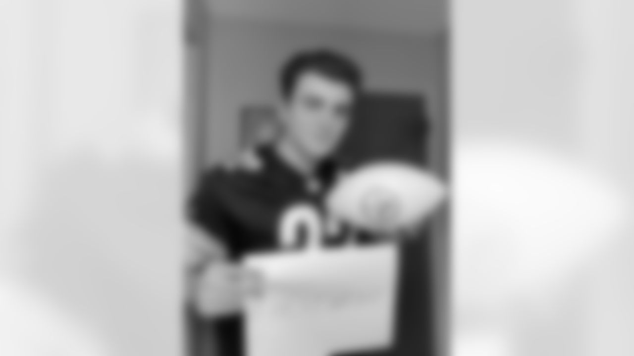 SNUTraditions_HereWeGoSigns_Jan142022356PM_Petitto_Matthew_97494590_1C27BB81DCE242F4B5B1D1ECFF1CFC86.jpeg_97494590_1C27BB81DCE242F4B5B1D1ECFF1CFC86