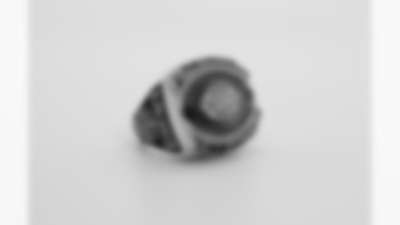 Former Steelers guard Alan Faneca's Hall of Fame ring