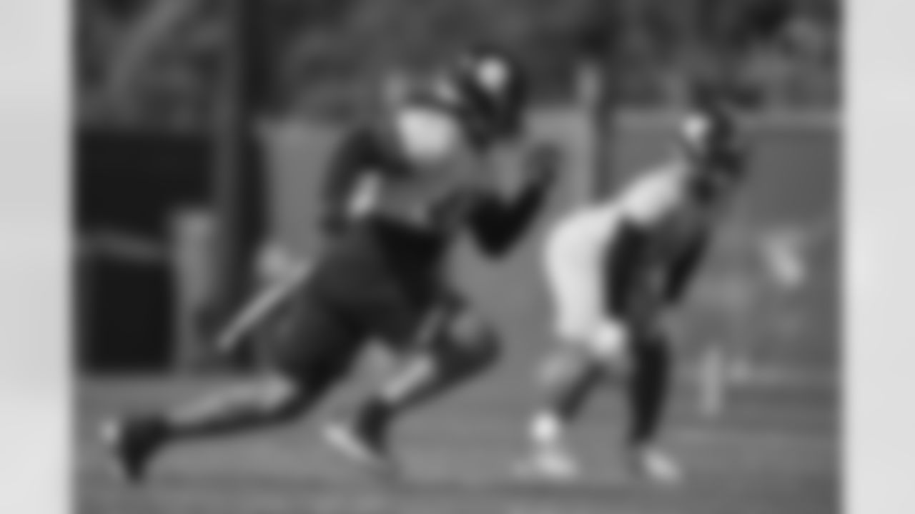 Pittsburgh Steelers linebacker Bud Dupree (48) practices at the UPMC Rooney Sports Complex preparing for a Week 5 matchup against the Philadelphia Eagles, Thursday, Oct. 8, 2020 in Pittsburgh, PA. (Karl Roser / Pittsburgh Steelers)