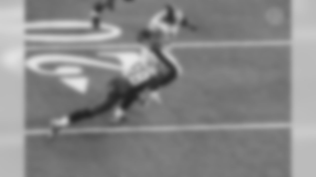 The Super Bowl XL game between the Pittsburgh Steelers and the Seattle Seahawks on Febuary 5, 2006. The Steelers defeated the Seahawks 21-10.