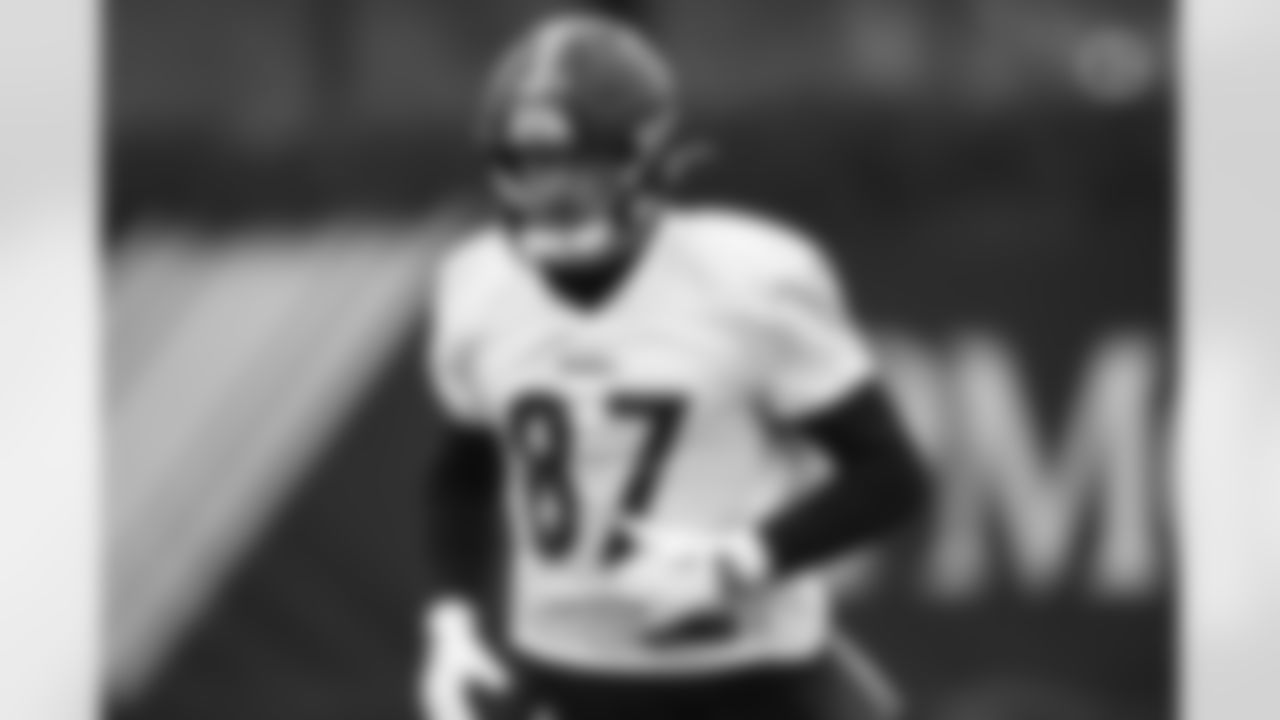 Pittsburgh Steelers tight end Kevin Rader (87) during practice at the UPMC Rooney Sports Complex preparing for a Wild Card Round matchup against the Kansas City Chiefs, Thursday, Jan. 13, 2022 in Pittsburgh, PA. (Karl Roser / Pittsburgh Steelers)