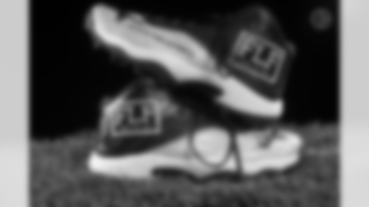 Pittsburgh Steelers offensive tackle John Leglue (77) will showcase his custom cleats supporting Pilots for Patients during Week 13. Artist: Cody Sabol (Caitlyn Epes / Pittsburgh Steelers)