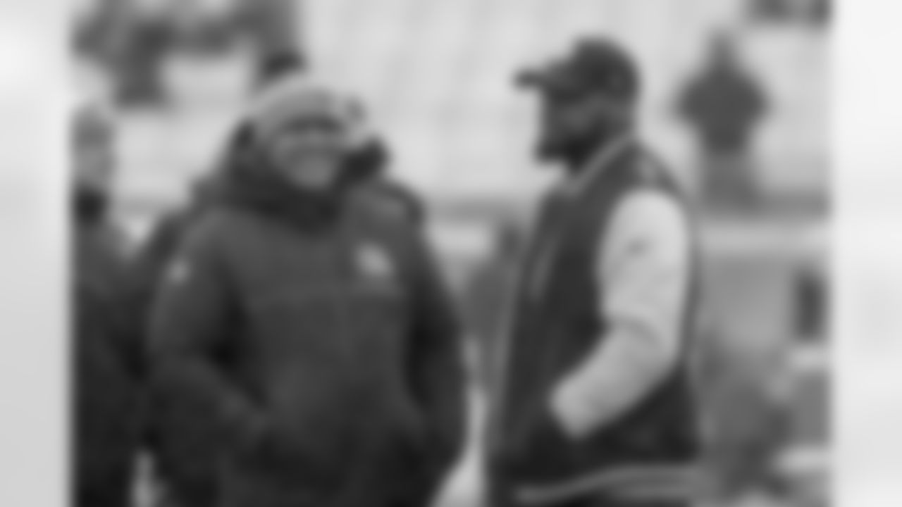 Head Coach Mike Tomlin and Head Coach Hue Jackson
