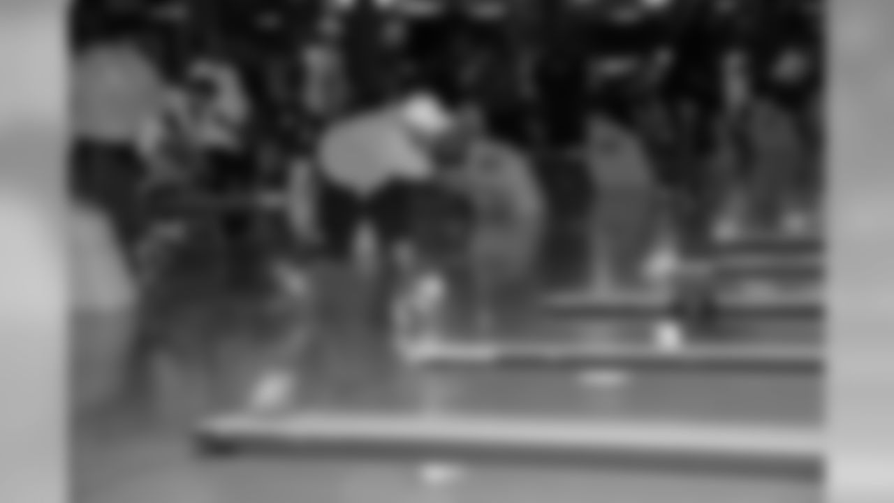 2010_steelers_team_bowling_001
