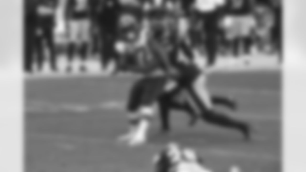Pittsburgh Steelers linebacker Bud Dupree (48) during a regular season game between the Pittsburgh Steelers and the Cleveland Browns, Sunday, Oct. 18, 2020 in Pittsburgh, PA. (Caitlyn Epes / Pittsburgh Steelers)