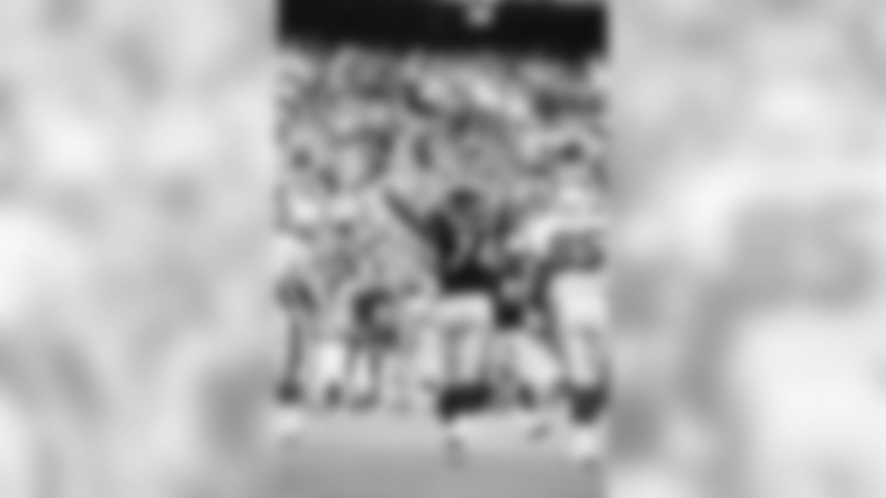 The Steelers defeated the Patriots 7-6 in an AFC Divisional playoff game on January 3, 1998.