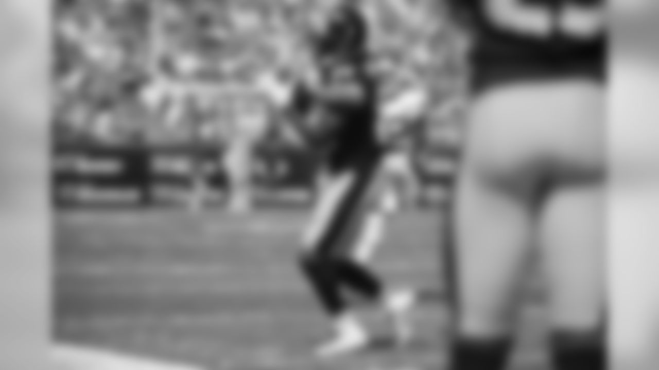 A 2018 Regular Season game between the Pittsburgh Steelers and the Kansas City Chiefs on Sunday, September 16, 2018.