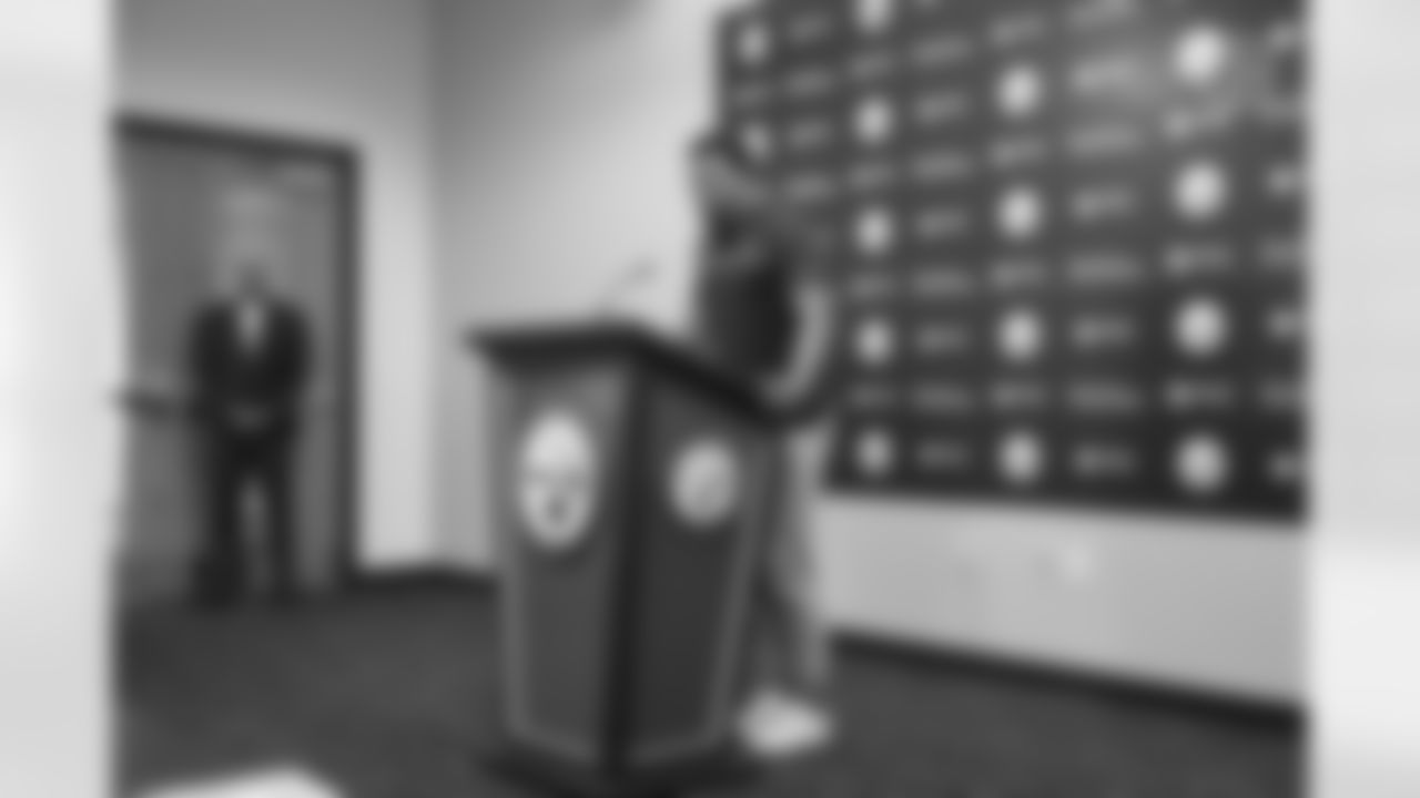 Pittsburgh Steelers safety Minkah Fitzpatrick (39) speaks at a press conference regarding his new contract extension at the UPMC Rooney Sports Complex on Thursday, June 16, 2022. (Abigail Dean / Pittsburgh Steelers)