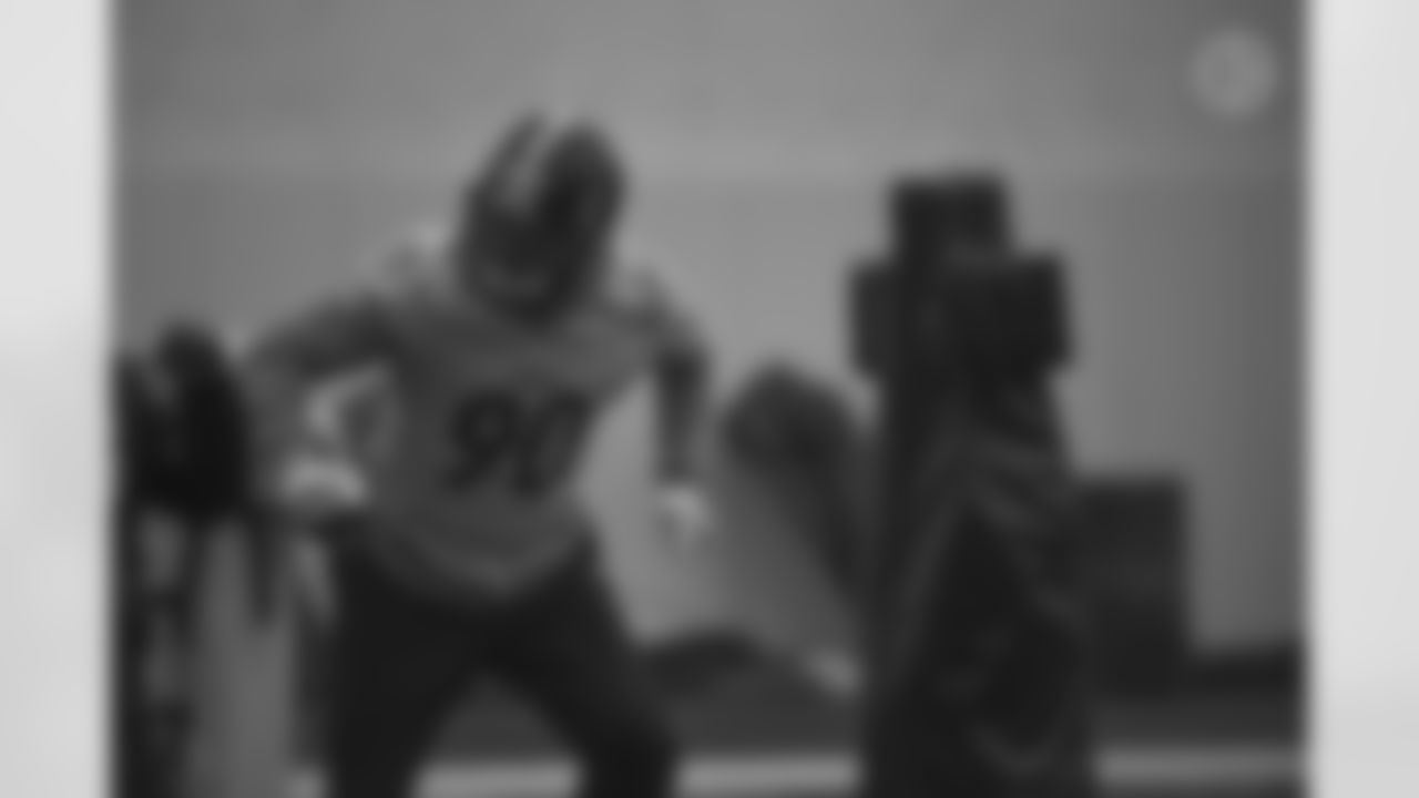 Pittsburgh Steelers linebacker T.J. Watt (90) practices at the UPMC Rooney Sports Complex preparing for a Week 15 matchup against the Cincinnati Bengals, Thursday, Dec. 17, 2020 in Pittsburgh, PA. (Caitlyn Epes / Pittsburgh Steelers)
