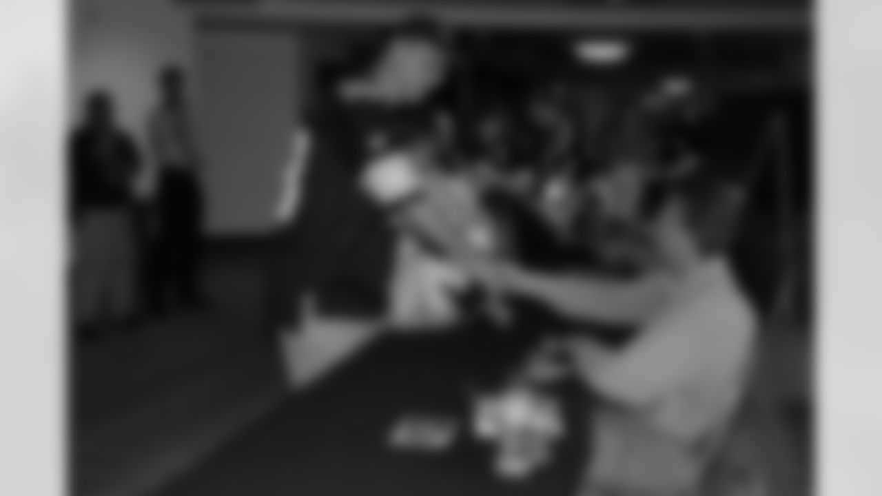 08_DraftDay_HeinzField_dh_331