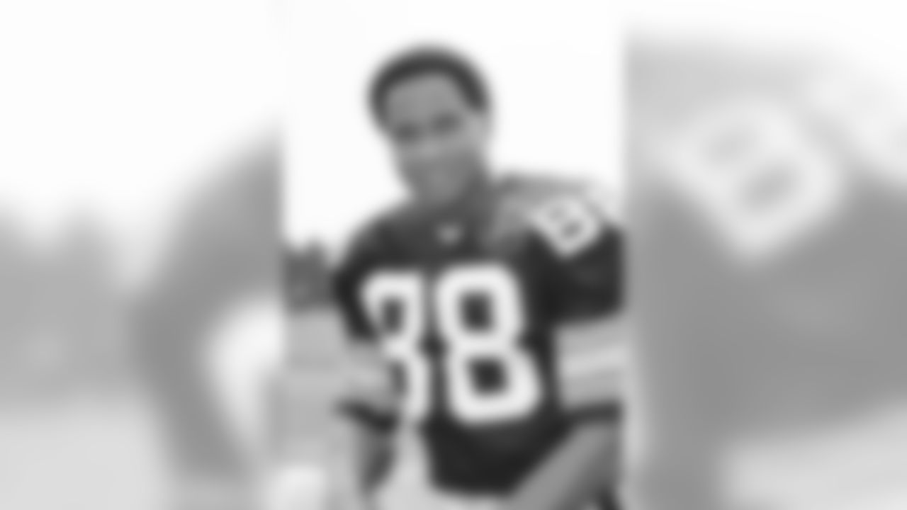 10. Lynn Swann (1974-1982) - 739 yards