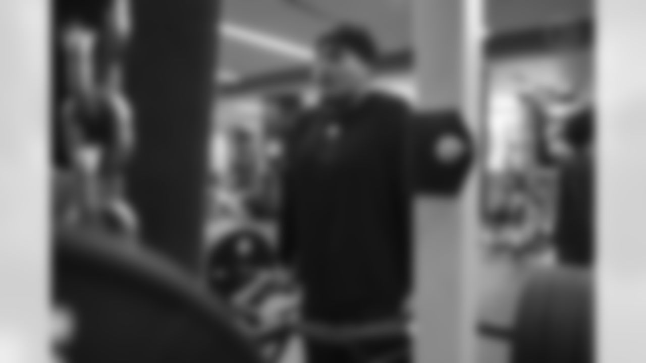 Pittsburgh Steelers guard William Dunkle (68) participates in Phase One of the voluntary offseason workout program, Tuesday April 18, 2023 at the UPMC Rooney Sports Complex. (Karl Roser / Pittsburgh Steelers)