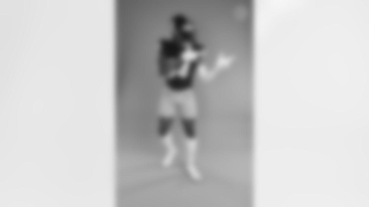 Pittsburgh Steelers safety Terrell Edmunds (34) poses for a photo during the Steelers 2021 media day, Friday, July 23, 2021 in Pittsburgh, PA. (Caitlyn Epes / Pittsburgh Steelers)