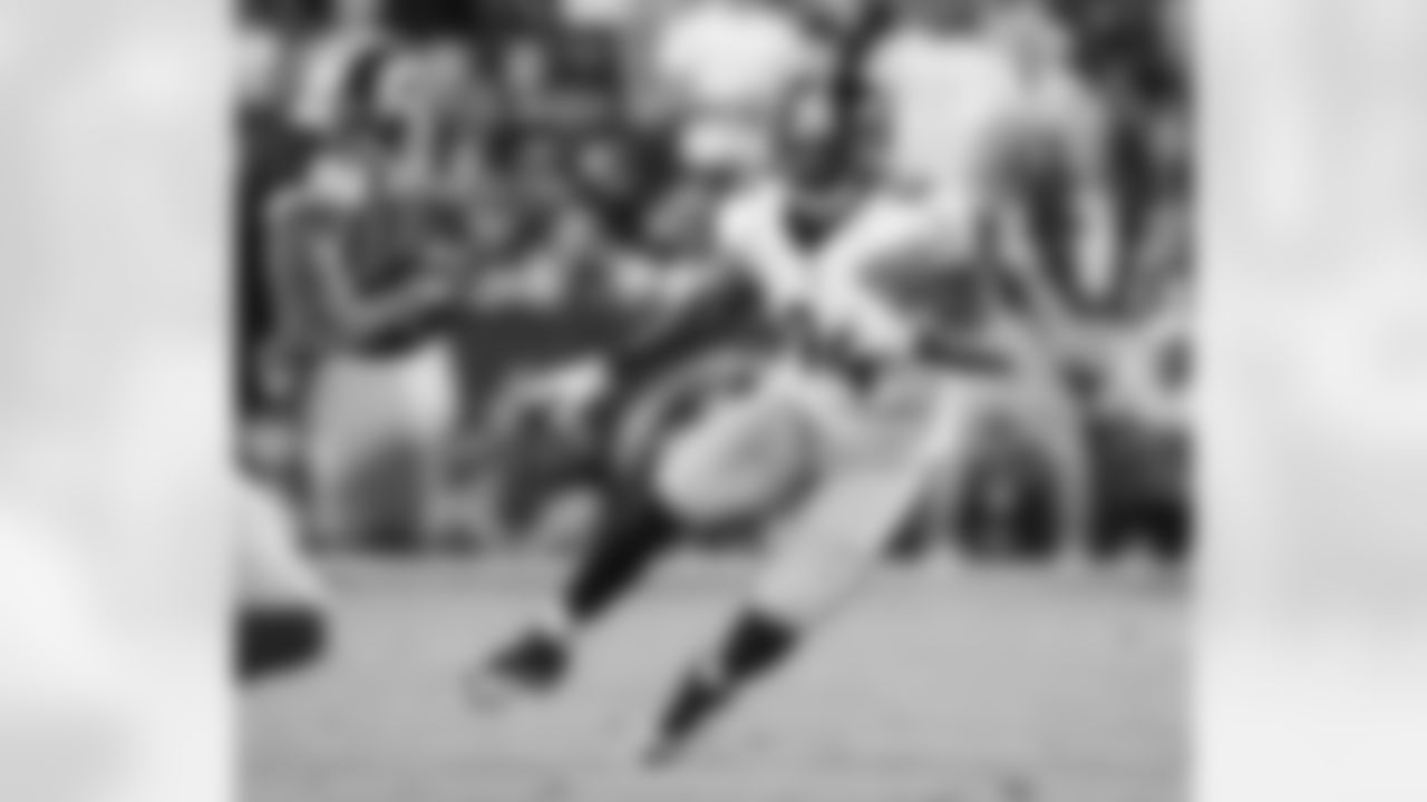 LB Lawrence Timmons led the Steelers defense with 8 total tackles (4 solo and 4 assists) in Week 1.