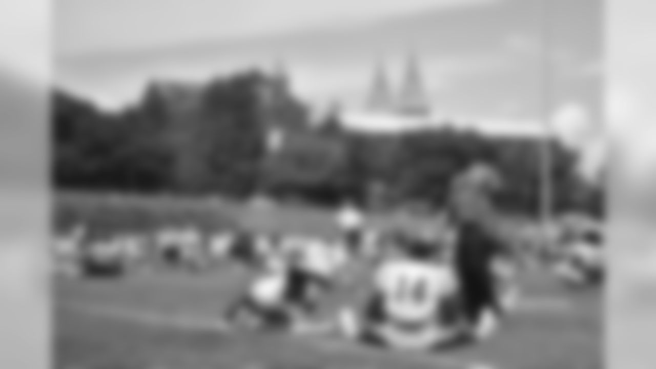 Pittsburgh Steelers players practice at Saint Vincent College during the 2018 Steelers training camp.