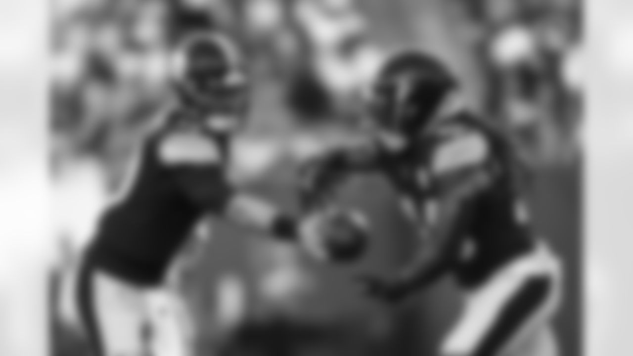 Pittsburgh Steelers quarterback Mitch Trubisky (10) and Pittsburgh Steelers running back Anthony McFarland Jr. (26) during a preseason game between the Pittsburgh Steelers and the Tampa Bay Buccaneers, Friday, Aug. 11, 2023 in Tampa, FL. (Karl Roser / Pittsburgh Steelers)