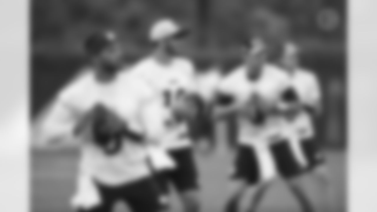 Pittsburgh Steelers quarterback Mitch Trubisky (10) practices at the UPMC Rooney Sports Complex during the 2022 minicamp, Thursday June 9, 2022. (Karl Roser / Pittsburgh Steelers)