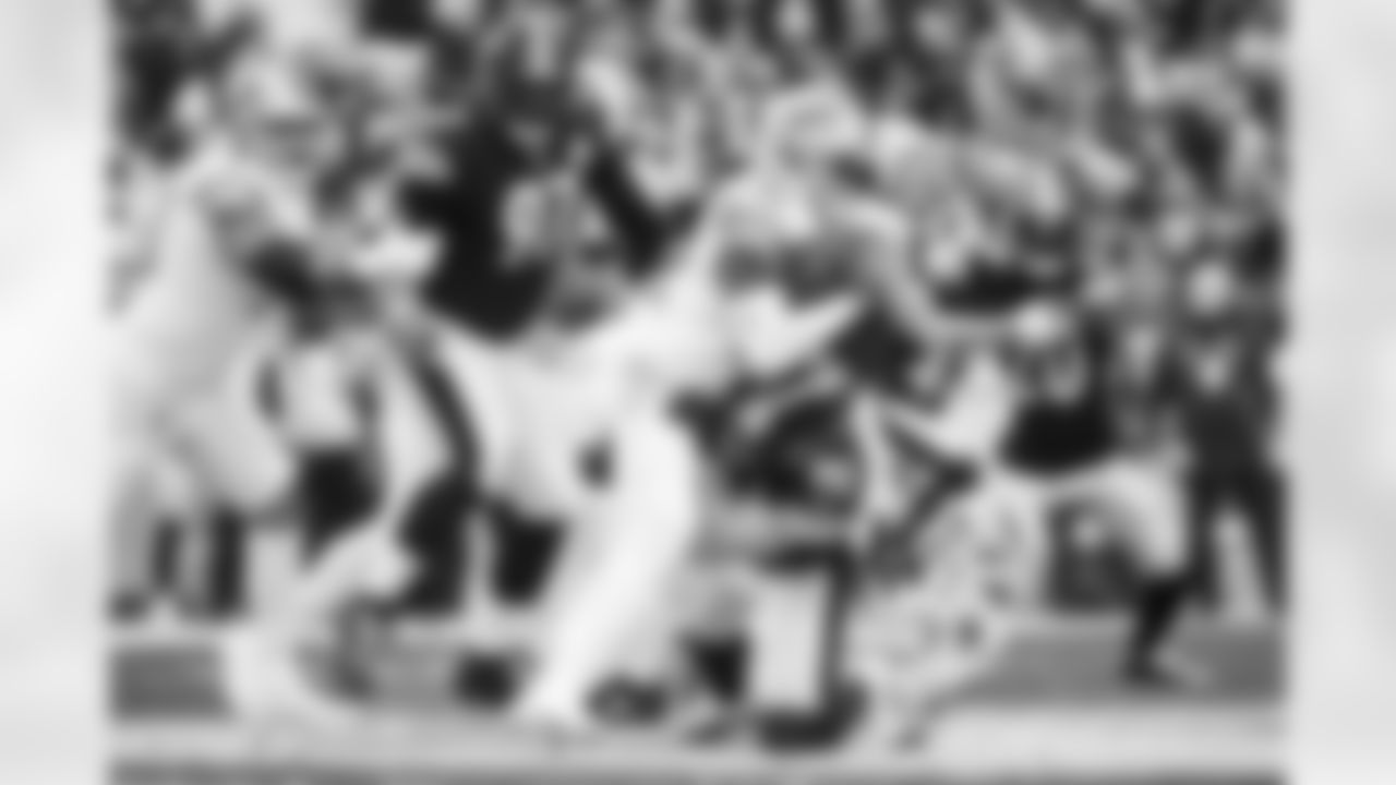 Pittsburgh Steelers linebacker T.J. Watt (90) during a regular season game between the Pittsburgh Steelers and the Detroit Lions, Sunday, Nov. 14, 2021 in Pittsburgh, PA. The Steelers and the Lions tied in OT 16-16. (Caitlyn Epes / Pittsburgh Steelers)