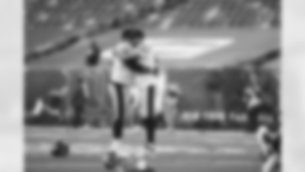Pittsburgh Steelers defensive tackle Cameron Heyward (97) and Pittsburgh Steelers quarterback Ben Roethlisberger (7) warm up before a regular season game between the Pittsburgh Steelers and the New York Giants, Monday, Sept. 14, 2020 in East Rutherford, NJ. (Karl Roser / Pittsburgh Steelers)