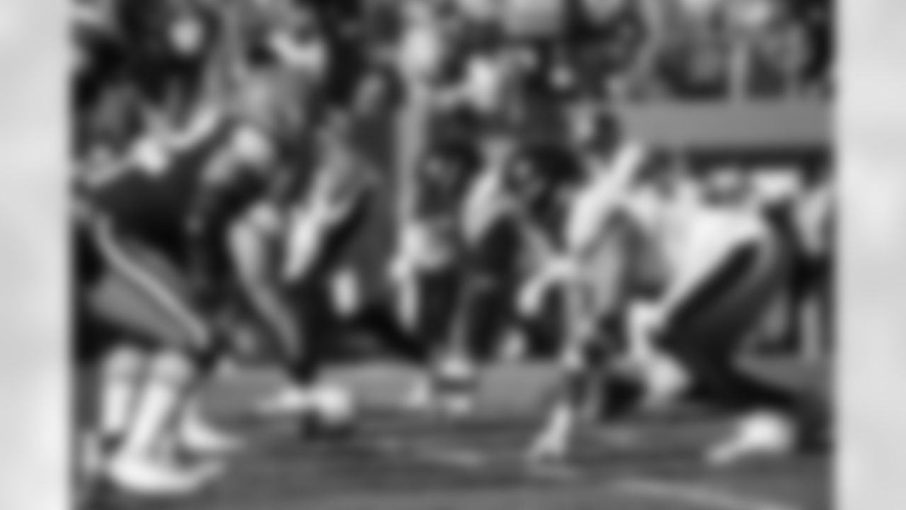 The Pittsburgh Steelers during a regular season game between the Pittsburgh Steelers and the Cleveland Browns, Sunday, Oct. 31, 2021 in Cleveland, OH. (Caitlyn Epes / Pittsburgh Steelers)