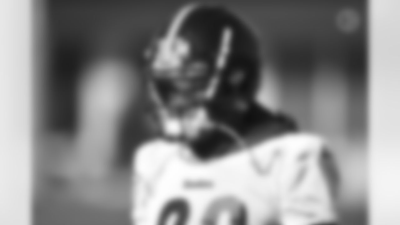 Pittsburgh Steelers running back Trey Edmunds (33) practices at the UPMC Rooney Sports Complex preparing for a Week 10 matchup against the Cincinnati Bengals, Friday, Nov. 13, 2020 in Pittsburgh, PA. (Karl Roser / Pittsburgh Steelers)