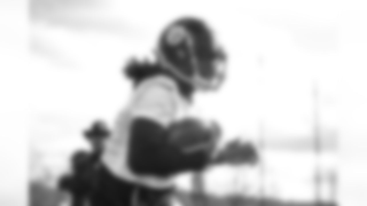 Pittsburgh Steelers running back Najee Harris (22) during practice at the UPMC Rooney Sports Complex preparing for a Week 18 matchup against the Cleveland Browns Thursday, Jan. 5, 2023 in Pittsburgh, PA. (Abigail Dean / Pittsburgh Steelers)