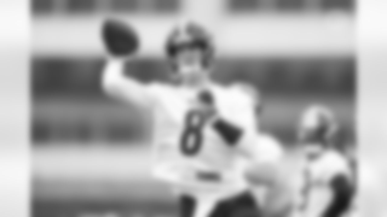Pittsburgh Steelers quarterback Kenny Pickett (8) during practice at the UPMC Rooney Sports Complex preparing for a Week 10 matchup against the New Orleans Saints, Tuesday, Nov. 1, 2022 in Pittsburgh, PA. (Abigail Dean / Pittsburgh Steelers)