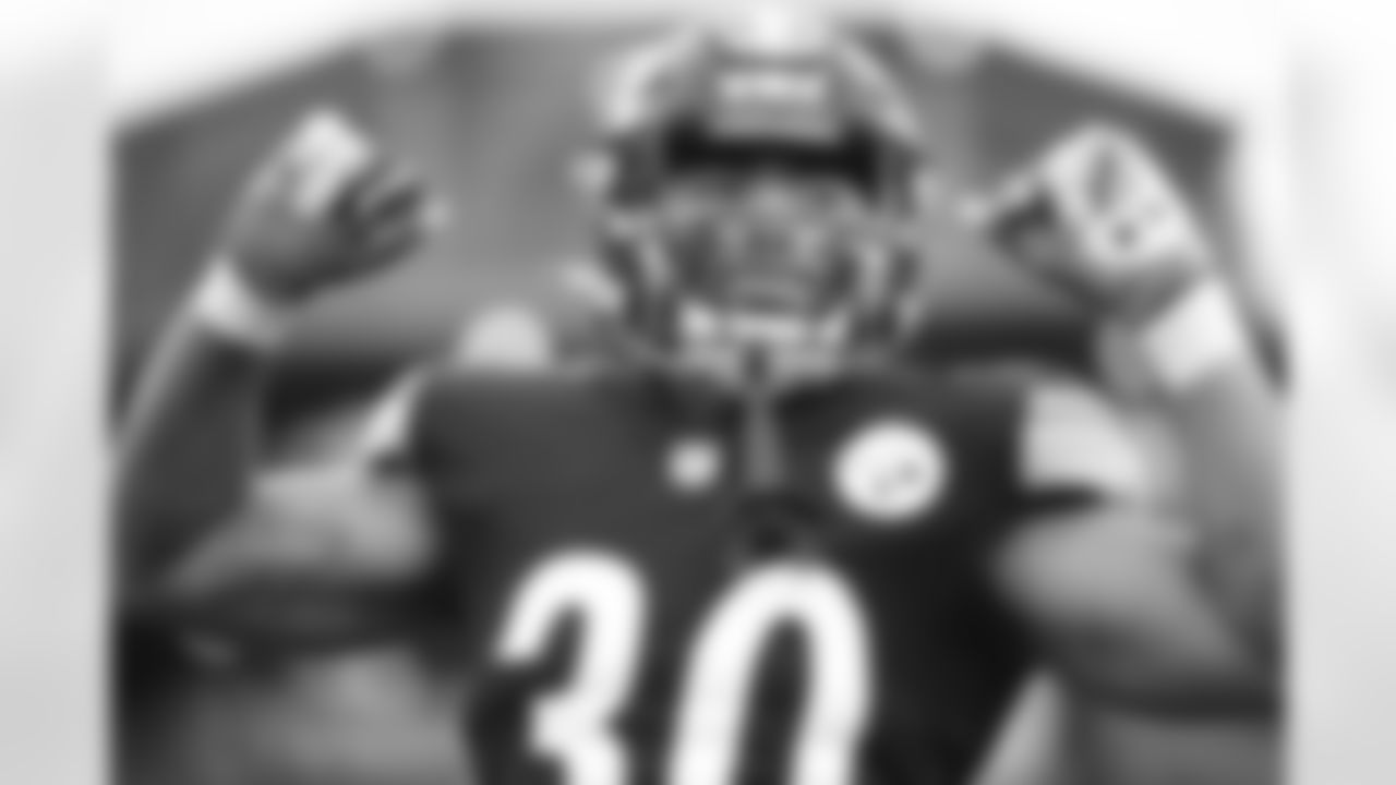 Pittsburgh Steelers running back Jaylen Warren (30) during a regular season game between the Pittsburgh Steelers and the Baltimore Ravens, Sunday, Dec. 11, 2022 in Pittsburgh, PA. (Jared Wickerham / Pittsburgh Steelers)