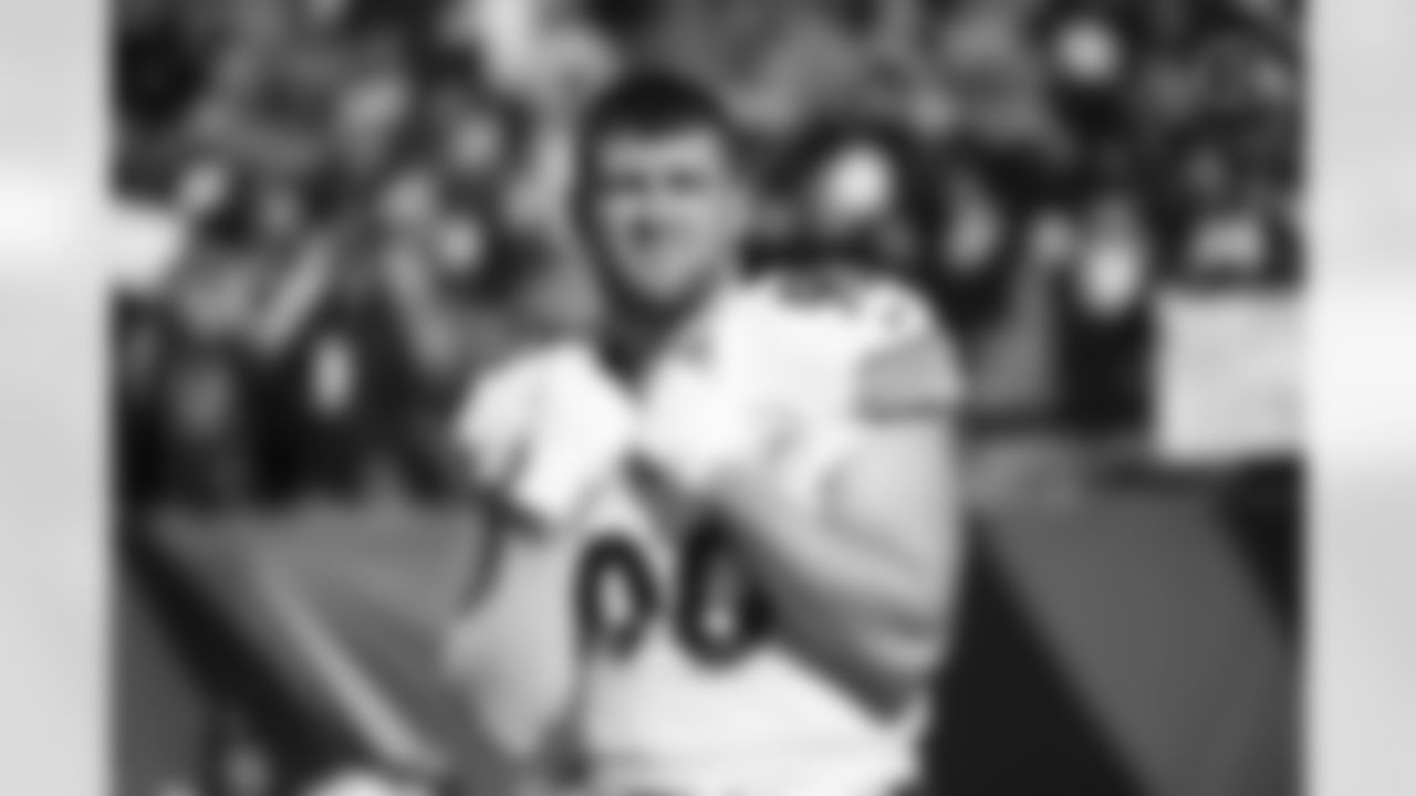 Pittsburgh Steelers linebacker T.J. Watt (90) during a regular season game between the Pittsburgh Steelers and the Cincinnati Bengals, Sunday, Nov. 28, 2021 in Cincinnati, OH. The Steelers lost to the Bengals 41-10. (Caitlyn Epes / Pittsburgh Steelers)