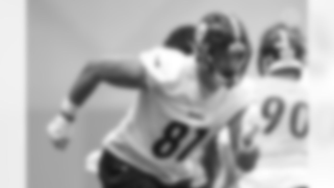 Pittsburgh Steelers tight end Zach Gentry (81) during practice at the UPMC Rooney Sports Complex on Tuesday, Aug. 30, 2022 in Pittsburgh, PA. (Abigail Dean / Pittsburgh Steelers)